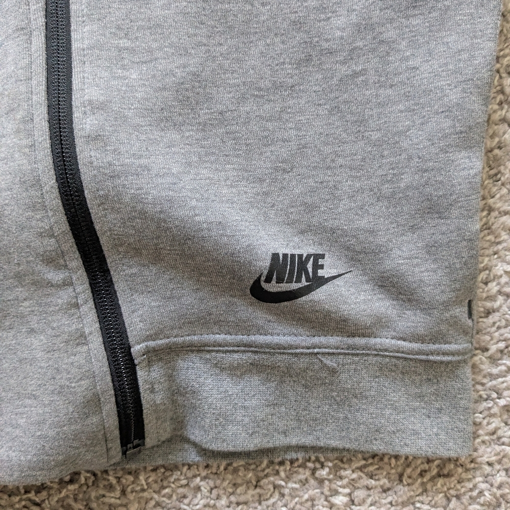 Nike - Picture 2 of 3
